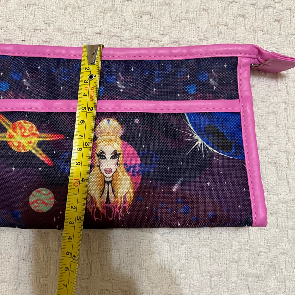 Alaska 5000 RuPaul’s Drag Race makeup zip bag - Picture 4 of 9